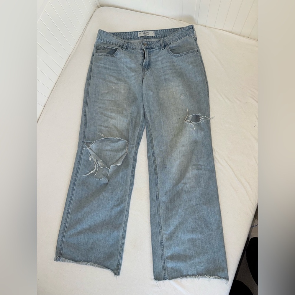 Hollister Low-Rise Baggy Jeans